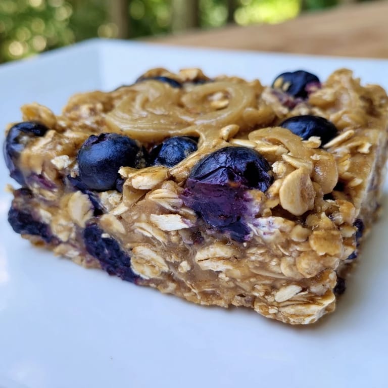 Enjoy a delicious Blueberry Banana Oatmeal Protein Bar! Imagine a chewy, fulfilling breakfast treat.